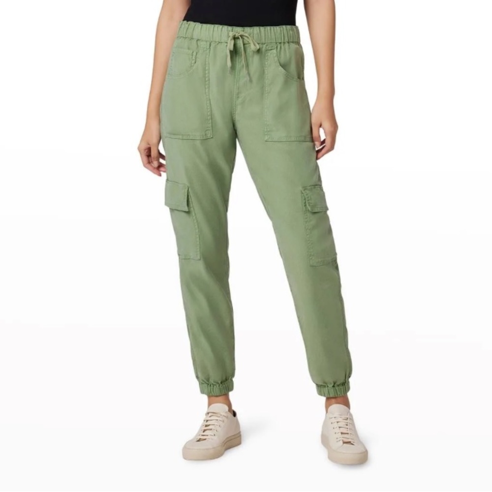 Comfy Hudson linen jogger pants.
